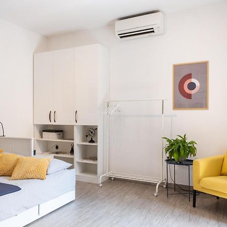 Studio Apartment Les - 4 Min Walk From Amphiteatre Pula Exteriör bild