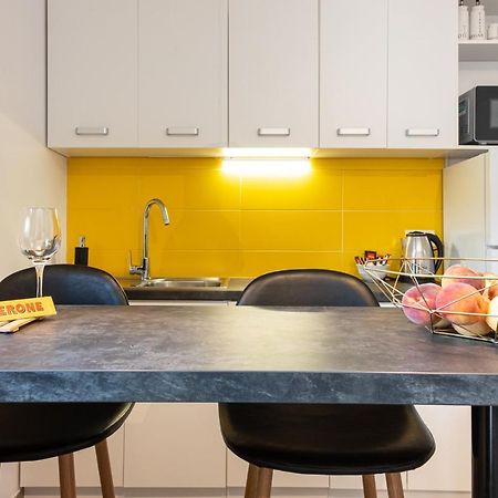 Studio Apartment Les - 4 Min Walk From Amphiteatre Pula Exteriör bild