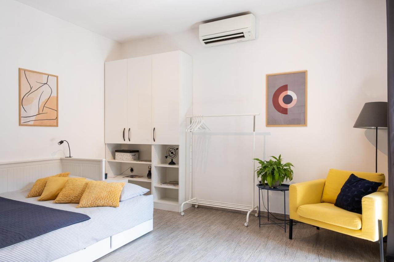 Studio Apartment Les - 4 Min Walk From Amphiteatre Pula Exteriör bild