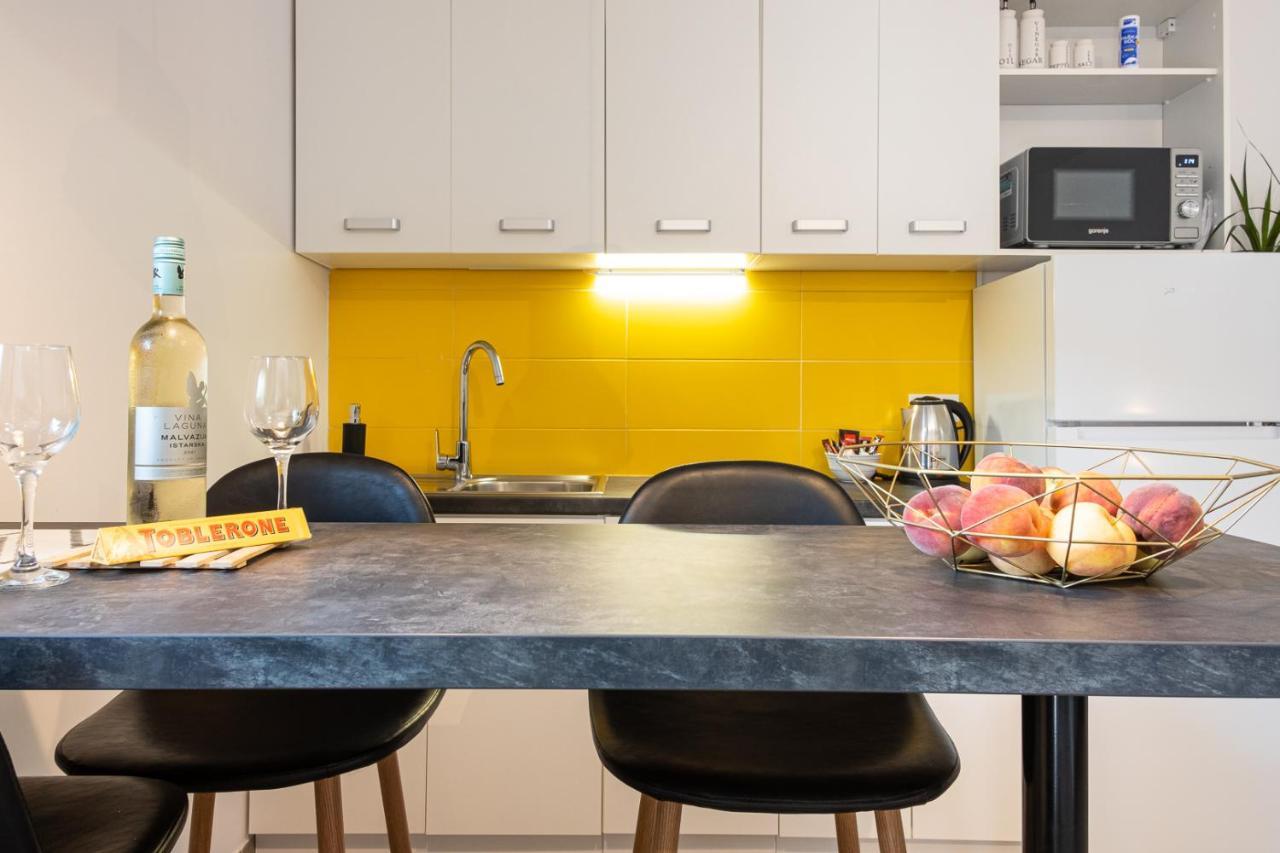 Studio Apartment Les - 4 Min Walk From Amphiteatre Pula Exteriör bild