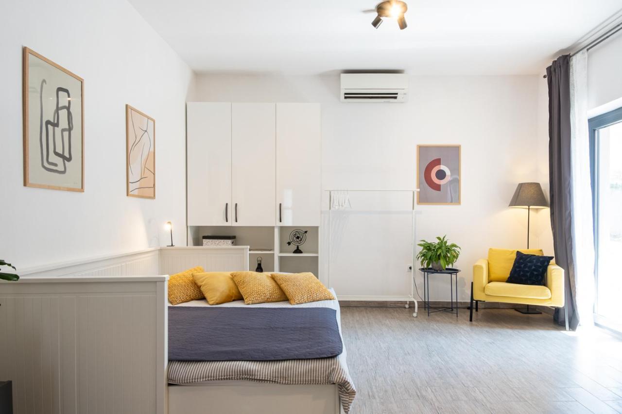 Studio Apartment Les - 4 Min Walk From Amphiteatre Pula Exteriör bild