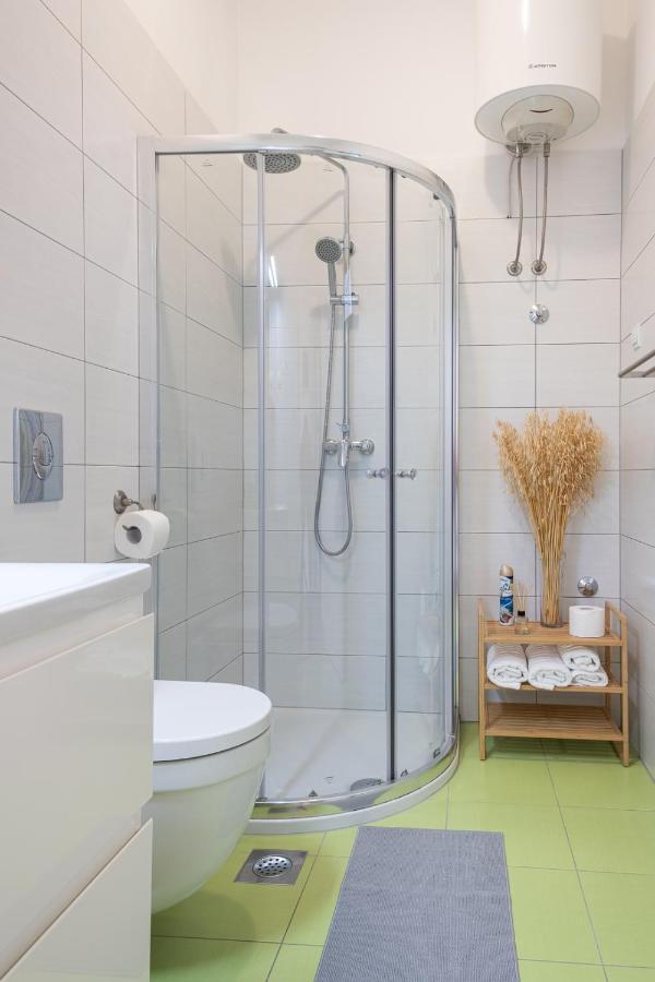 Studio Apartment Les - 4 Min Walk From Amphiteatre Pula Exteriör bild