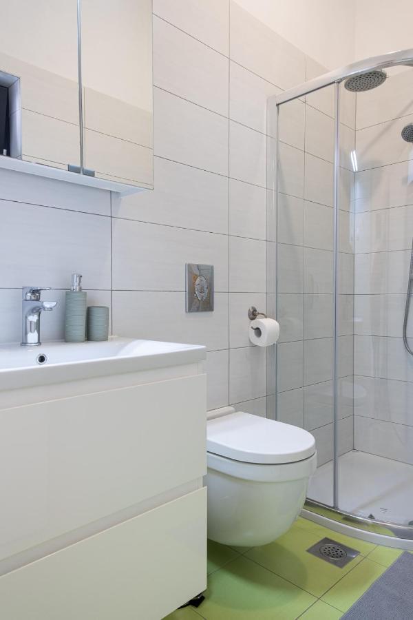 Studio Apartment Les - 4 Min Walk From Amphiteatre Pula Exteriör bild
