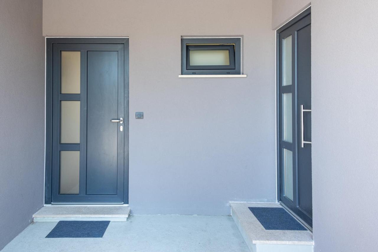 Studio Apartment Les - 4 Min Walk From Amphiteatre Pula Exteriör bild